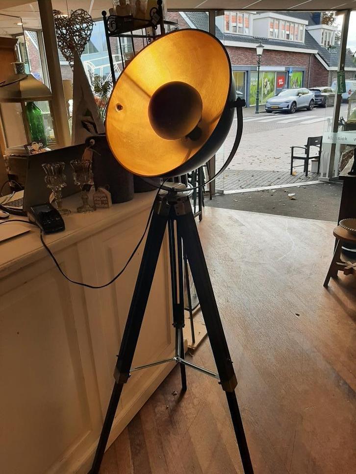 Industriële metalen statieflamp 3 poot, Huis en Inrichting, Lampen | Vloerlampen, Zo goed als nieuw, 150 tot 200 cm, Metaal, Ophalen