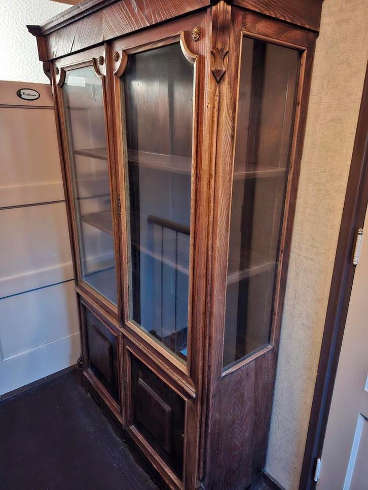 Antieke vitrinekast met glazen deuren, Huis en Inrichting, Kasten | Vitrinekasten, Ophalen of Verzenden