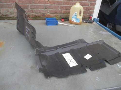 Beschermplaat motor rechts voor toyota  carina E    1.6 moto, Auto-onderdelen, Carrosserie en Plaatwerk, Toyota, Gebruikt, Ophalen of Verzenden