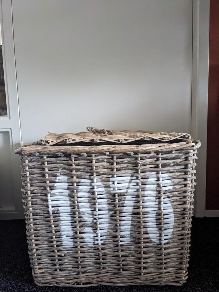 Rieten mand 48x48x40 cm, Huis en Inrichting, Woonaccessoires | Schalen en Manden, Gebruikt, Mand, Vierkant, Riet, Ophalen