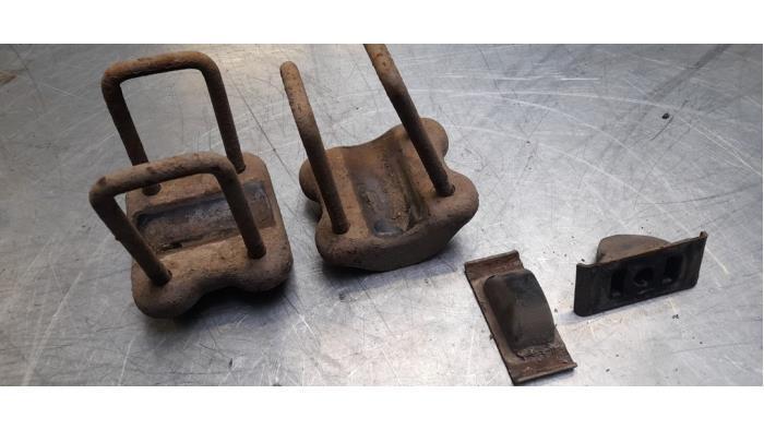 Veerstrop van een Nissan Navara, Auto-onderdelen, Ophanging en Onderstel, Nissan, Gebruikt, 3 maanden garantie, Ophalen of Verzenden