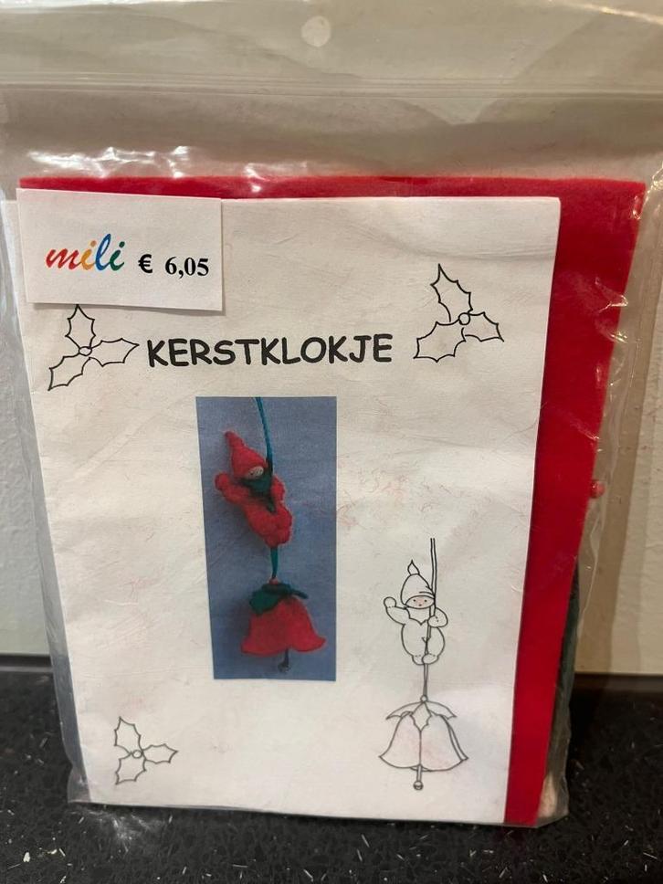 Zelfmaakpakket Kerstklokje atelier Pippilotta, Hobby en Vrije tijd, Vilt, Nieuw, Boek of Patroon, Wolvilt, Verzenden
