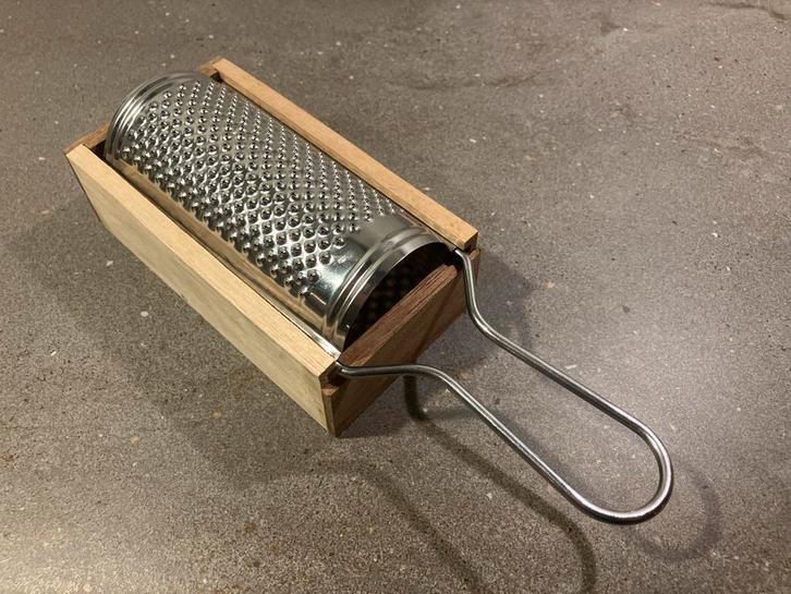 Kaasrasp met houten opvangbakje, Huis en Inrichting, Keuken | Keukenbenodigdheden, Nieuw, Ophalen of Verzenden