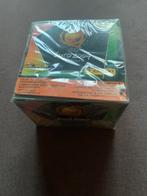 Gesloten doos panini ek 2004 50 zakjes, Hobby en Vrije tijd, Stickers en Plaatjes, Ophalen of Verzenden, Zo goed als nieuw, Meerdere stickers
