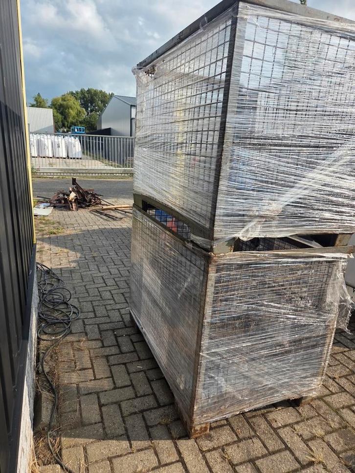 2 metalen boxen in euroformaat, Doe-het-zelf en Verbouw, Kratten en Dozen, Zo goed als nieuw, 100 cm of meer, 50 cm of meer, 60 cm of meer