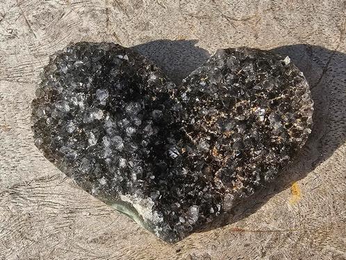 Gaaf donker amethist hartje, Verzamelen, Mineralen en Fossielen, Mineraal, Ophalen of Verzenden