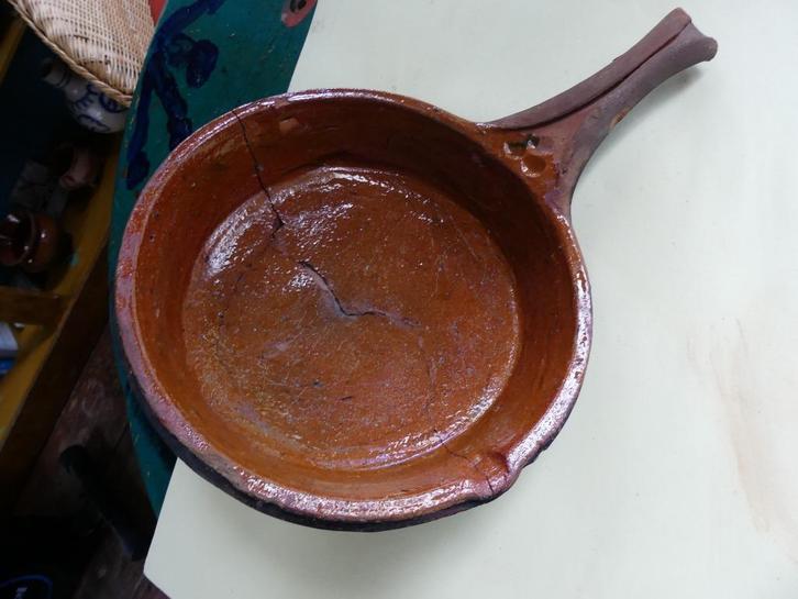 bodemvondst bakpan 16e eeuws, 100% COMPLEET, Antiek en Kunst, Antiek | Keramiek en Aardewerk, Ophalen of Verzenden