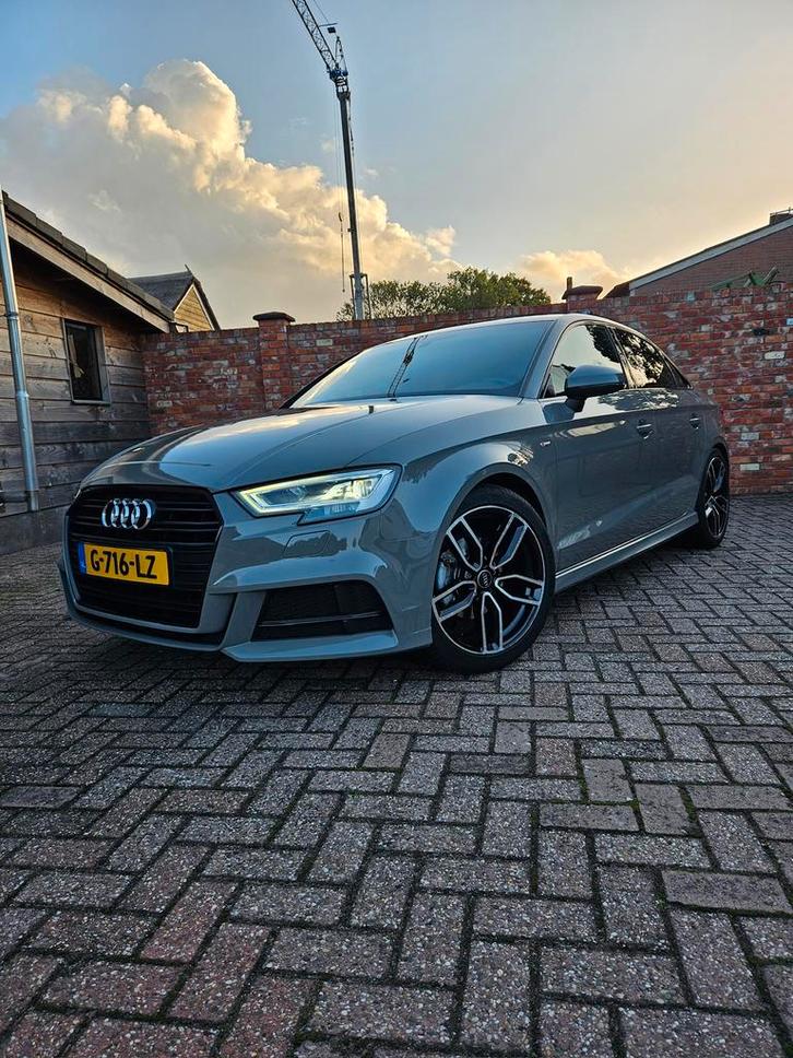 Audi A3 Limousine S-line 35 Tfsi 150pk S Tronic 2019 Grijs, Auto's, Audi, Particulier, A3, Airbags, Airconditioning, Apple Carplay