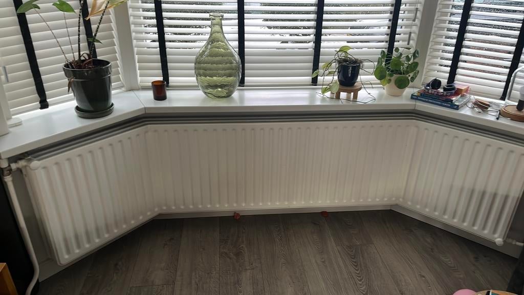 Radiator erker in zeer goede staat, Doe-het-zelf en Verbouw, Verwarming en Radiatoren, Gebruikt, Radiator, 30 tot 80 cm, Ophalen