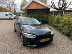 BMW 1-Serie (f20) 120i 184pk Aut 2017 Zwart, Auto's, Origineel Nederlands, Te koop, 5 stoelen, 1355 kg