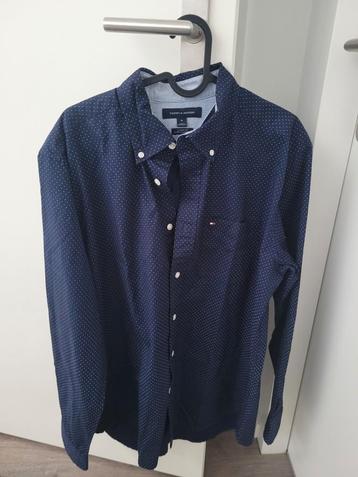 Setje kleding Tommy Hilfiger overhemd Wu-Tang shirt beschikbaar voor biedingen