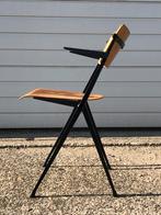 Iconische Wim Rietveld Pyramide stoel '60 - Ahrend de Cirkel, Ophalen, Hout, Eén