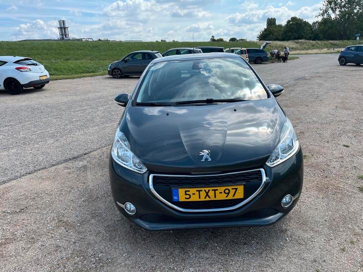 Peugeot 208 1.2 VTI 60KW/82PK 5-D 2014 Grijs, Auto's, Peugeot, Achteruitrijcamera, Airbags, Airconditioning, Alarm, Centrale vergrendeling