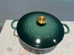 Nieuwe Le Creuset Marmite 26 cm Artichaut Noel, Kookpan of Snelkookpan, Gietijzer, Nieuw, Ophalen of Verzenden