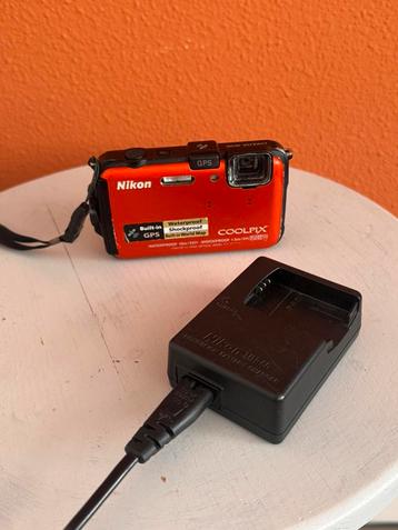 Nikon Coolpix AW100 DEFECT (filmt wel) met Nikon oplader beschikbaar voor biedingen