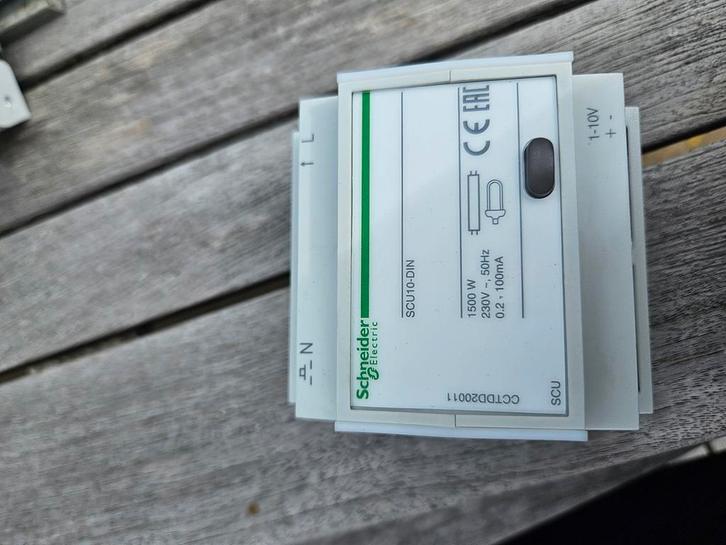 Schneider CCTDD20011, Doe-het-zelf en Verbouw, Elektra en Kabels, Nieuw, Overige typen, Ophalen