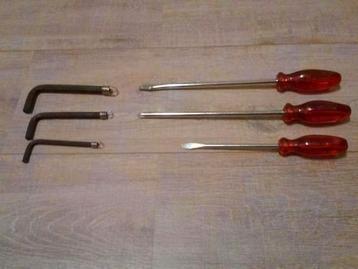 Handgereedschap ,Stihl. onderdelen bosmaaier ,zwenkwielen ea beschikbaar voor biedingen