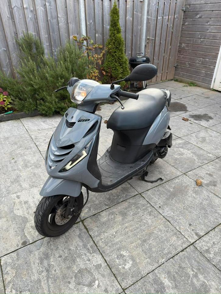 Zip 80cc | 2012, Fietsen en Brommers, Scooters | Piaggio, Zo goed als nieuw, Zip, Maximaal 45 km/u, Benzine, Ophalen