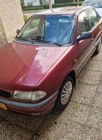 Opel Astra 1.6 I SDN 1998 Rood, Uniek lage km stand., Auto's, Stof, 74 pk, Zwart, 4 cilinders