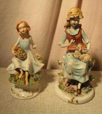 2 prachtige Beelden - 2 Meisjes - Capodimonte - 17 en 21cm beschikbaar voor biedingen