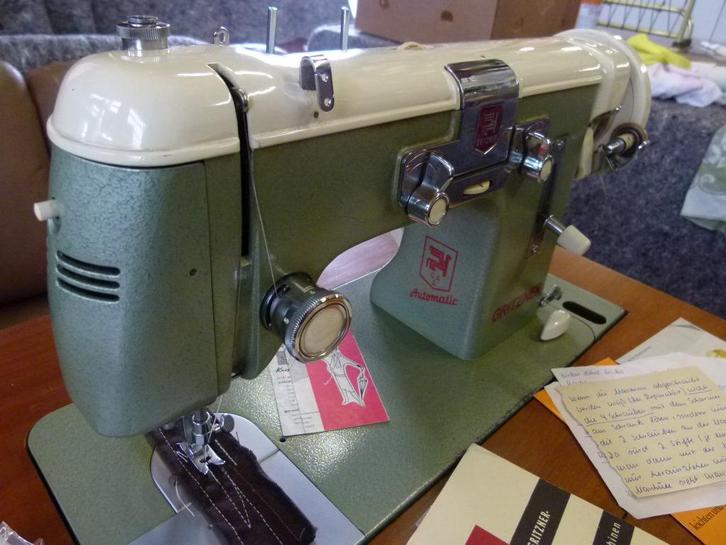 vintage naaimachine in kaste 1959 Gritzner, Antiek en Kunst, Antiek | Naaimachines, Ophalen