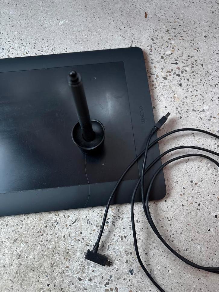 Wacom Intuos Pro Medium Pen Tablet PTH-651, Computers en Software, Tekentablets, Gebruikt, Bedraad, Multi-touch, Ophalen of Verzenden