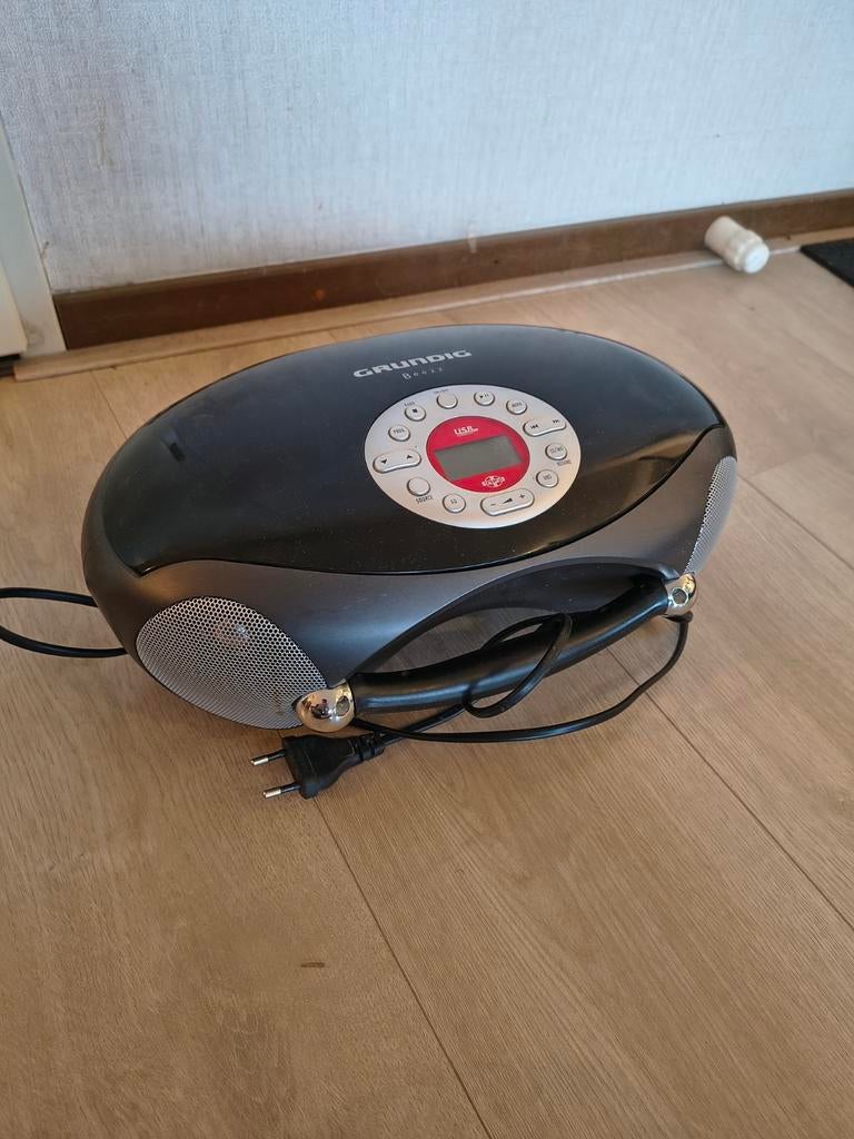 Grundig Beezz RCD 6800 Portable Radio CD Speler, Audio, Tv en Foto, Radio's, Ophalen, Gebruikt, Radio, Met cd-speler