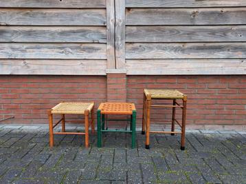 3 x vintage design houten krukken touw krukjes  beschikbaar voor biedingen