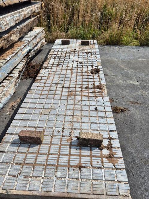 Kavelpad, betonpad, koepad, perdoc, beschoeiing of oprit, Dieren en Toebehoren, Stalling en Weidegang