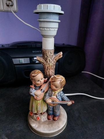 Goebel Hummel meisje en jongen die samen muziek maken beschikbaar voor biedingen
