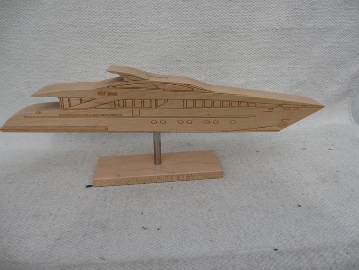 Spaarpot Heesen Yachts van hout, Verzamelen, Spaarpotten, Zo goed als nieuw, Vervoermiddel, Hout, Ophalen of Verzenden