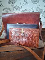 3 leren vintage tassen portemonnee.

Bruin leren schoudertas, Antiek en Kunst, Curiosa en Brocante, Ophalen of Verzenden