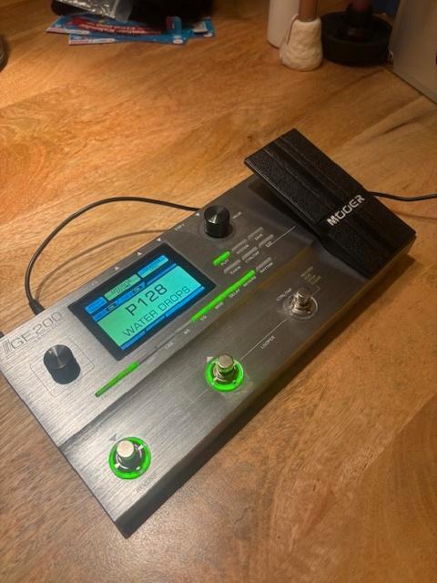 mooer ge 200 Multi effect, looper, tuner plus meer!, Muziek en Instrumenten, Effecten, Zo goed als nieuw, Multi-effect, Ophalen of Verzenden