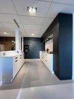 Prachtige Schmidt showroomkeuken hooglans wit met zwart., Huis en Inrichting, Ophalen, Wit, Hoekkeuken, Nieuw