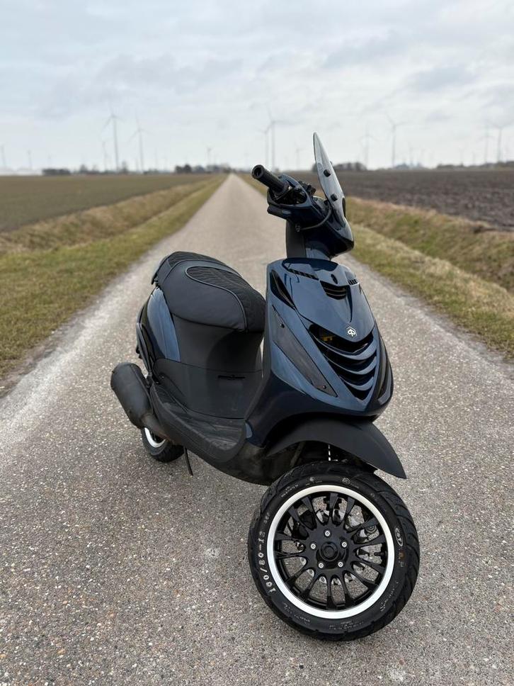 Piaggio Zip 172cc, Fietsen en Brommers, Scooters | Piaggio, Zo goed als nieuw, Zip, Maximaal 45 km/u, Benzine, Ophalen of Verzenden