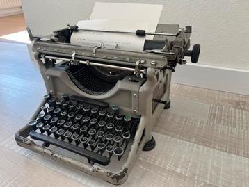Vintage typemachine - Werkt uitstekend (Nieuw typelint) beschikbaar voor biedingen