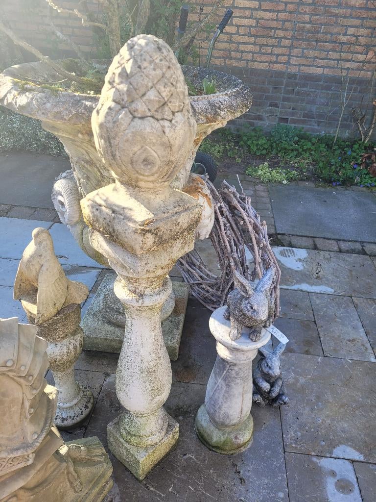 betonnen tuinbeeld dennenappel foto 1 en 2, Tuin en Terras, Tuinbeelden, Zo goed als nieuw, Overige typen, Beton, Ophalen of Verzenden