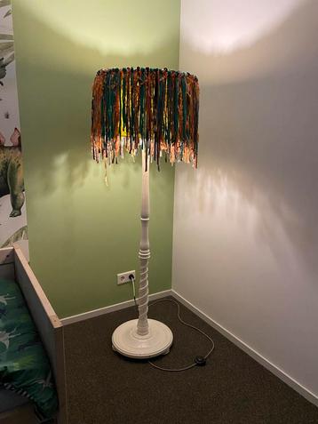 Staande lamp beschikbaar voor biedingen