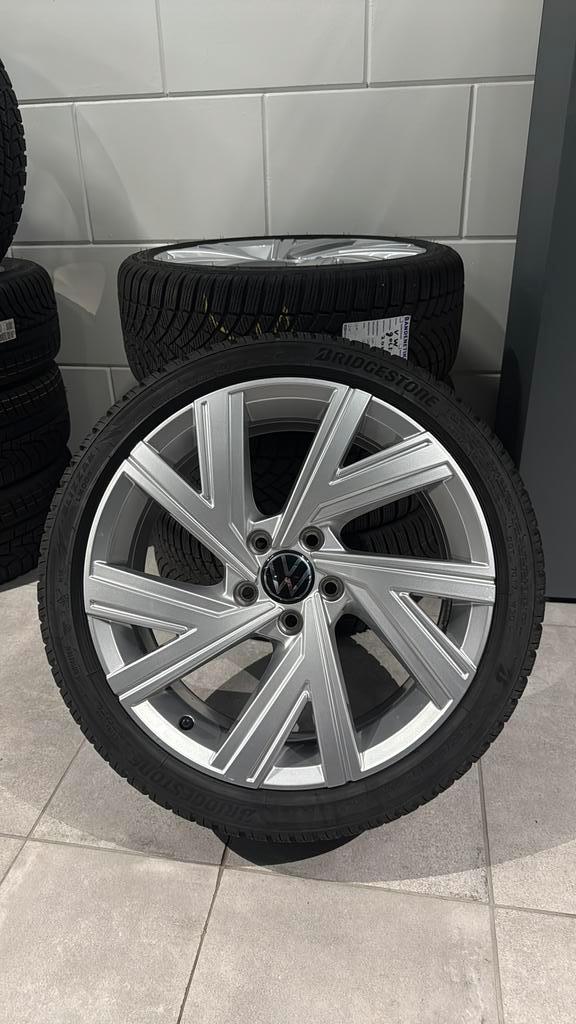 Originele set Volkswagen Golf 8 Bergamo winterwielen 18 inch, Auto-onderdelen, Banden en Velgen, Banden en Velgen, Winterbanden