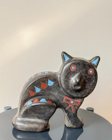 Folk Art Ceramic Cat Sculpture – Handcrafted & Painted     beschikbaar voor biedingen