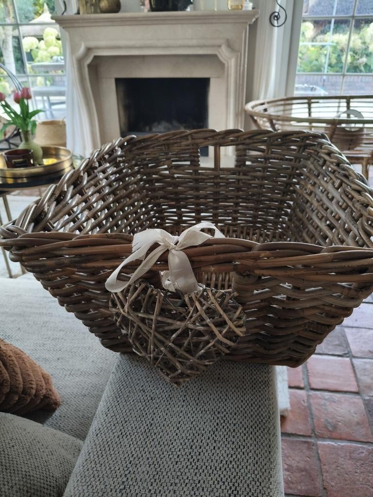 Rieten Mand met Decoratie, Ophalen of Verzenden, Rond, Riet