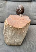 Bronzen beeld vogel op steen, Antiek en Kunst, Ophalen of Verzenden