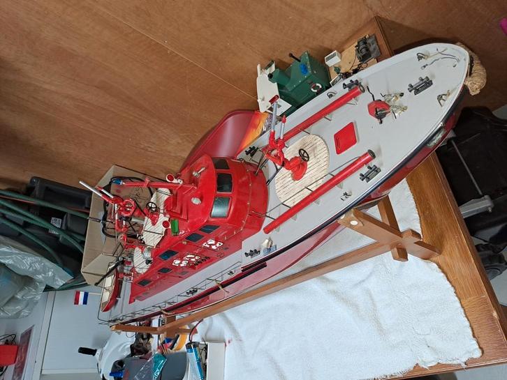 Brandblusboot dusseldorf, Hobby en Vrije tijd, Modelbouw | Boten en Schepen, Gebruikt, Ophalen of Verzenden
