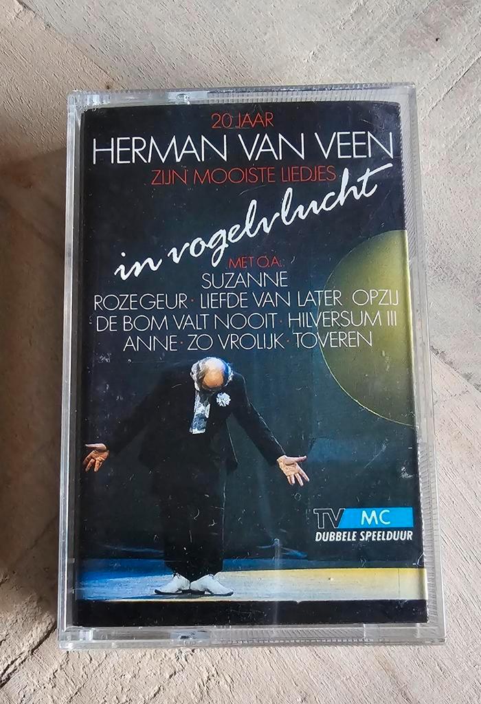 Herman van Veen - In Vogelvlucht cassettebandje, Cd's en Dvd's, Cassettebandjes, Gebruikt, Origineel, Nederlandstalig, 1 bandje