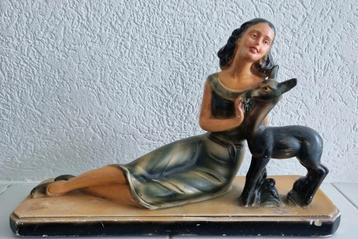 Vrouw met hert beeld Gips Melani Art Deco Brocante Frans beschikbaar voor biedingen