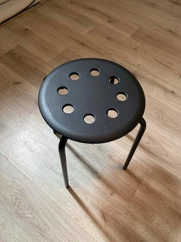 Zwart stalen krukje