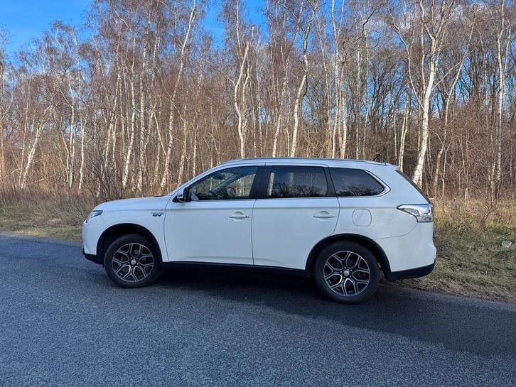 Limiet Edition Mitsubishi Outlander 2.0 Phev 4WD, Auto's, Mitsubishi, Particulier, Outlander, 360° camera, 4x4, ABS, Achteruitrijcamera