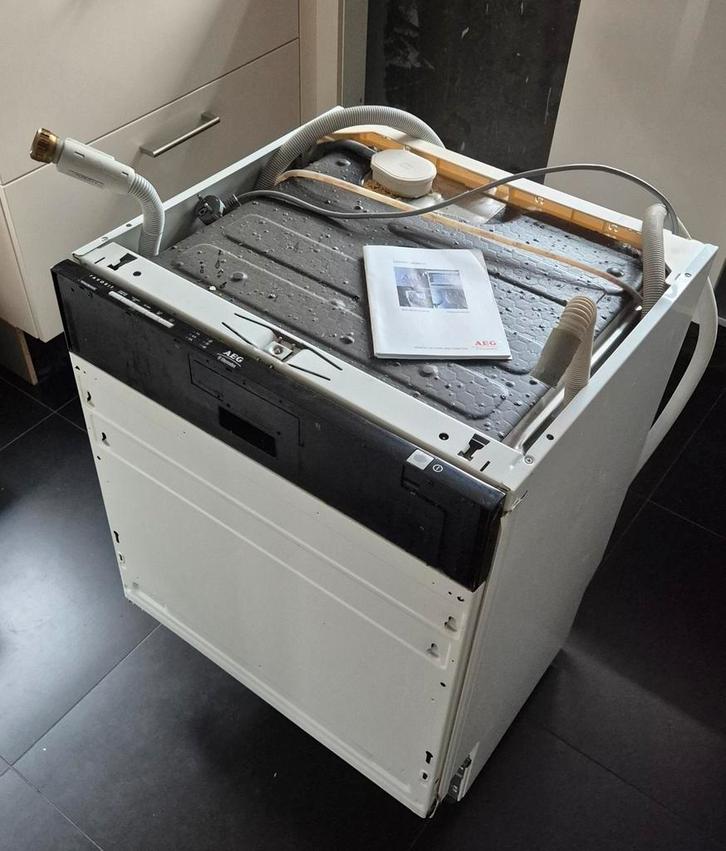 Volledig werkende vaatwasser AEG FAVORIT (F44080VI), Witgoed en Apparatuur, Vaatwasmachines, Gebruikt, Inbouw, 85 tot 90 cm, 60 cm of meer