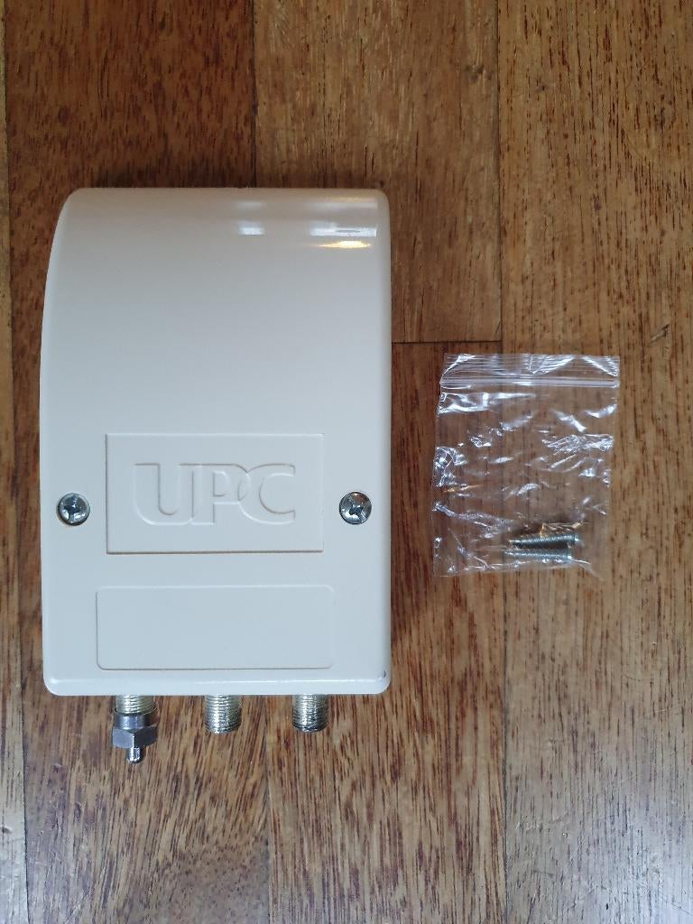 Tratec TRIS-306P hoogwaardige splitter, Audio, Tv en Foto, Audiokabels en Televisiekabels, Zo goed als nieuw, Overige kabels, Minder dan 2 meter