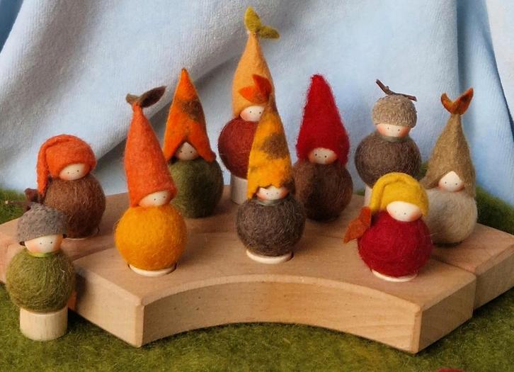 Herfst steker past in Grimms, dwerg eikel popje kabouter, Hobby en Vrije tijd, Vilt, Nieuw, Figuurtje(s), Wolvilt, Verzenden